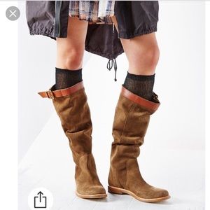 Slouchy buckle boots